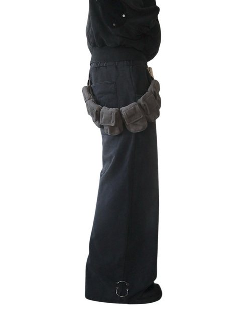 BLACK CARGO SWEATS